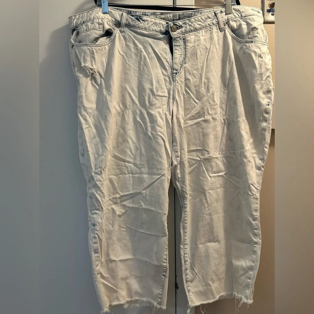 Torrid bleached crop jeans